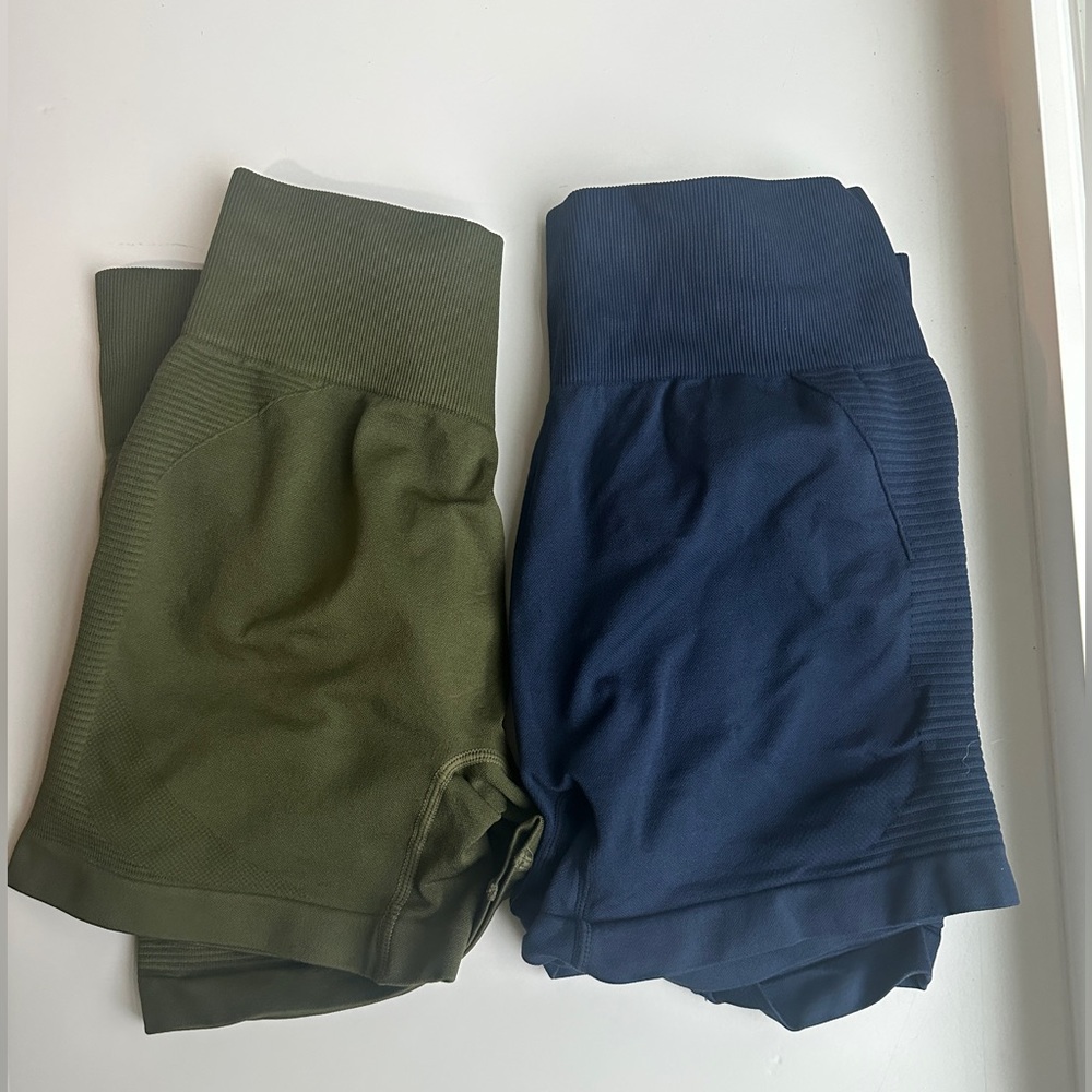 2 Shorts